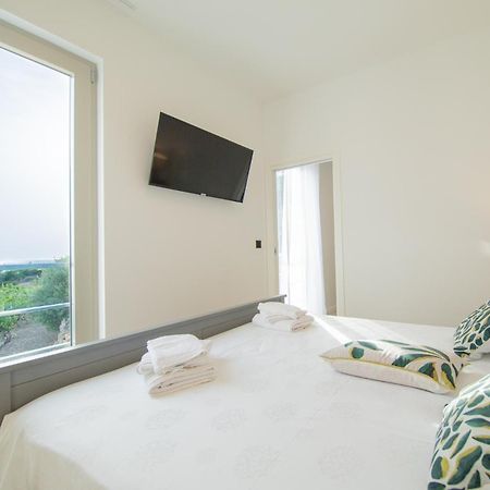 Seaside Elegance Suites Komiža Buitenkant foto