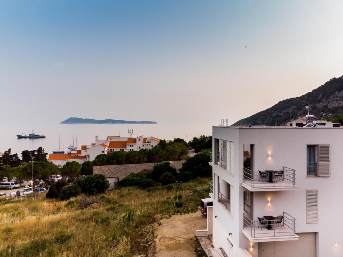 Seaside Elegance Suites Komiža Buitenkant foto