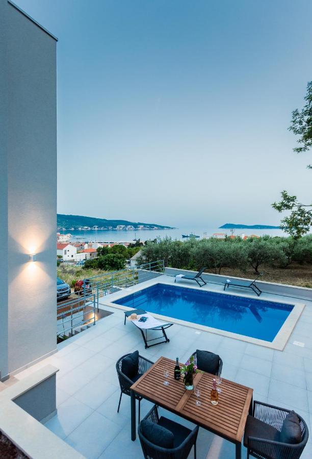 Seaside Elegance Suites Komiža Buitenkant foto