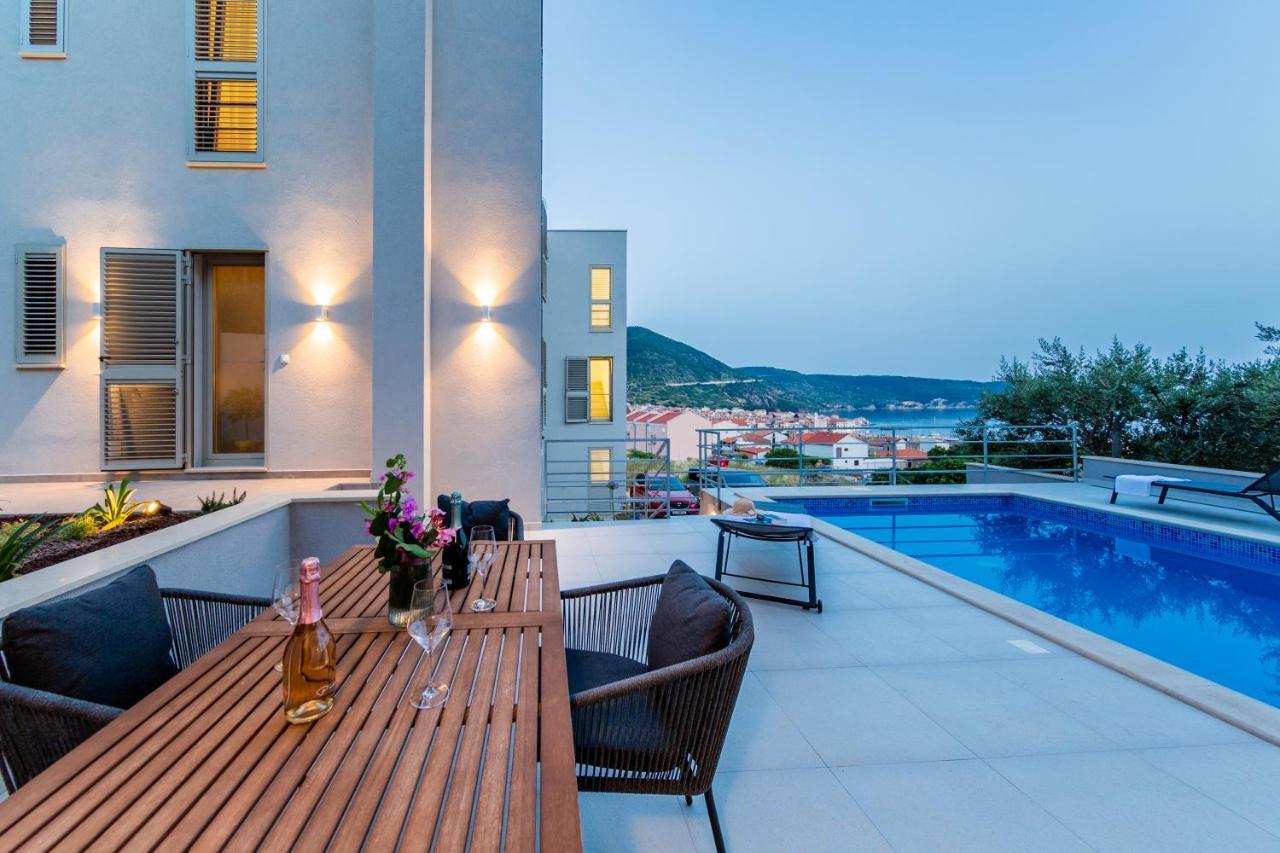 Seaside Elegance Suites Komiža Buitenkant foto