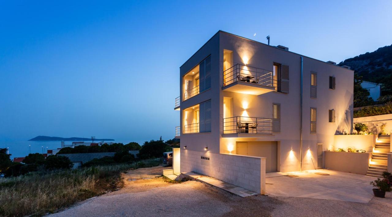 Seaside Elegance Suites Komiža Buitenkant foto