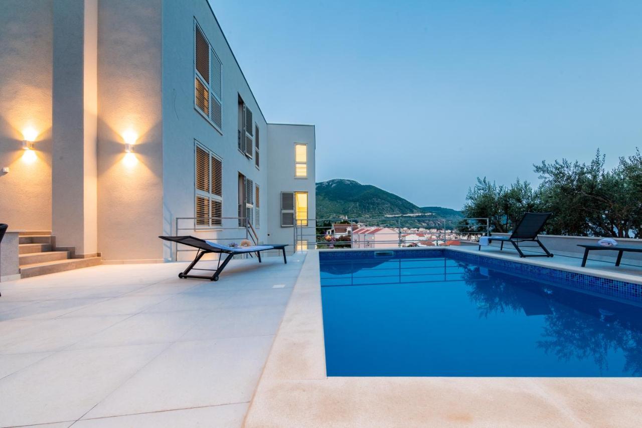 Seaside Elegance Suites Komiža Buitenkant foto