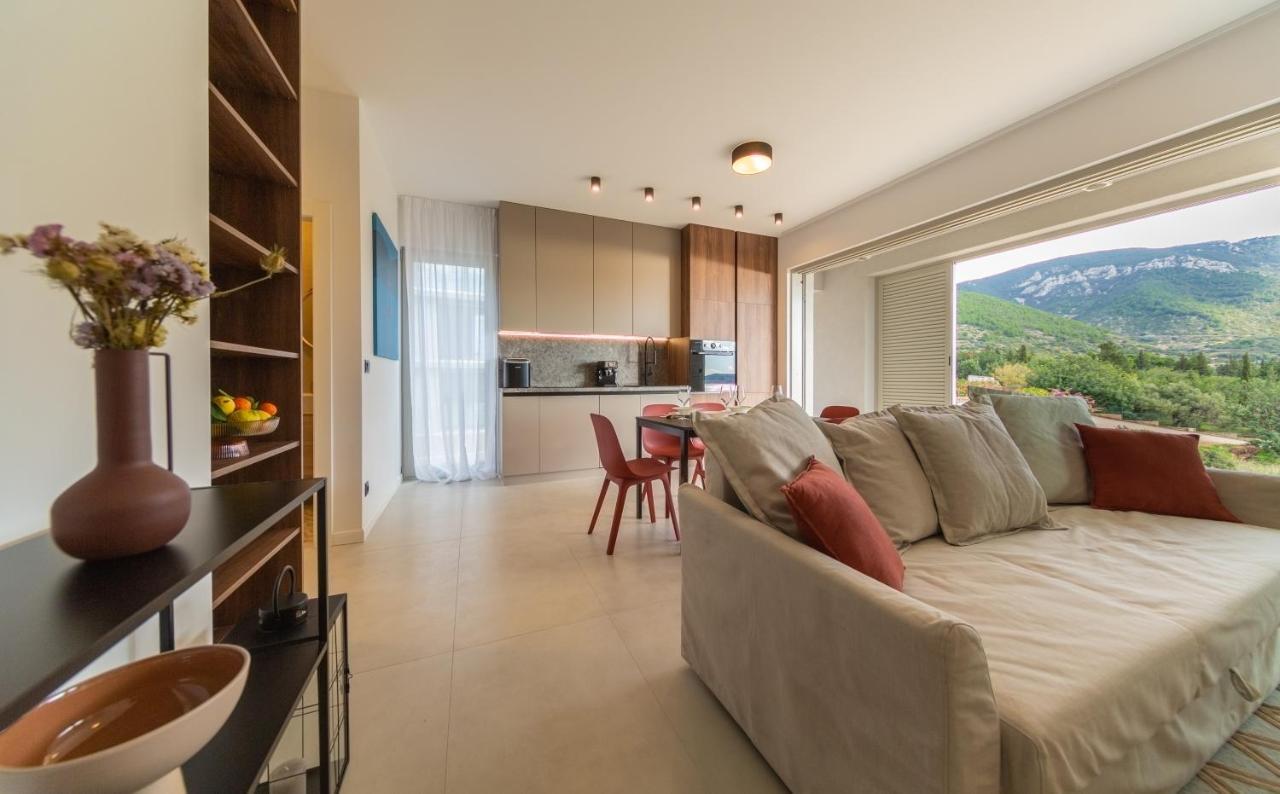 Seaside Elegance Suites Komiža Buitenkant foto