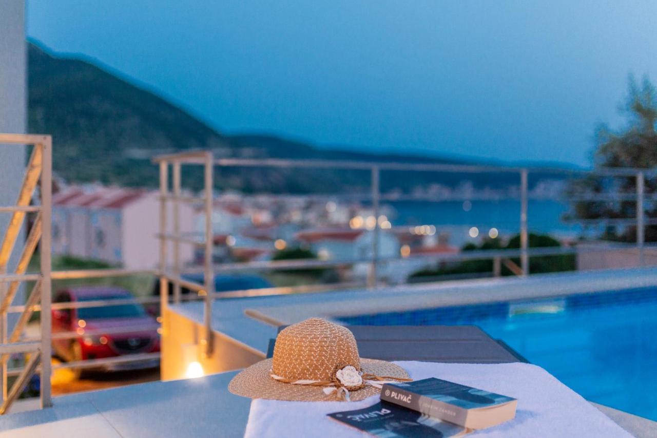 Seaside Elegance Suites Komiža Buitenkant foto