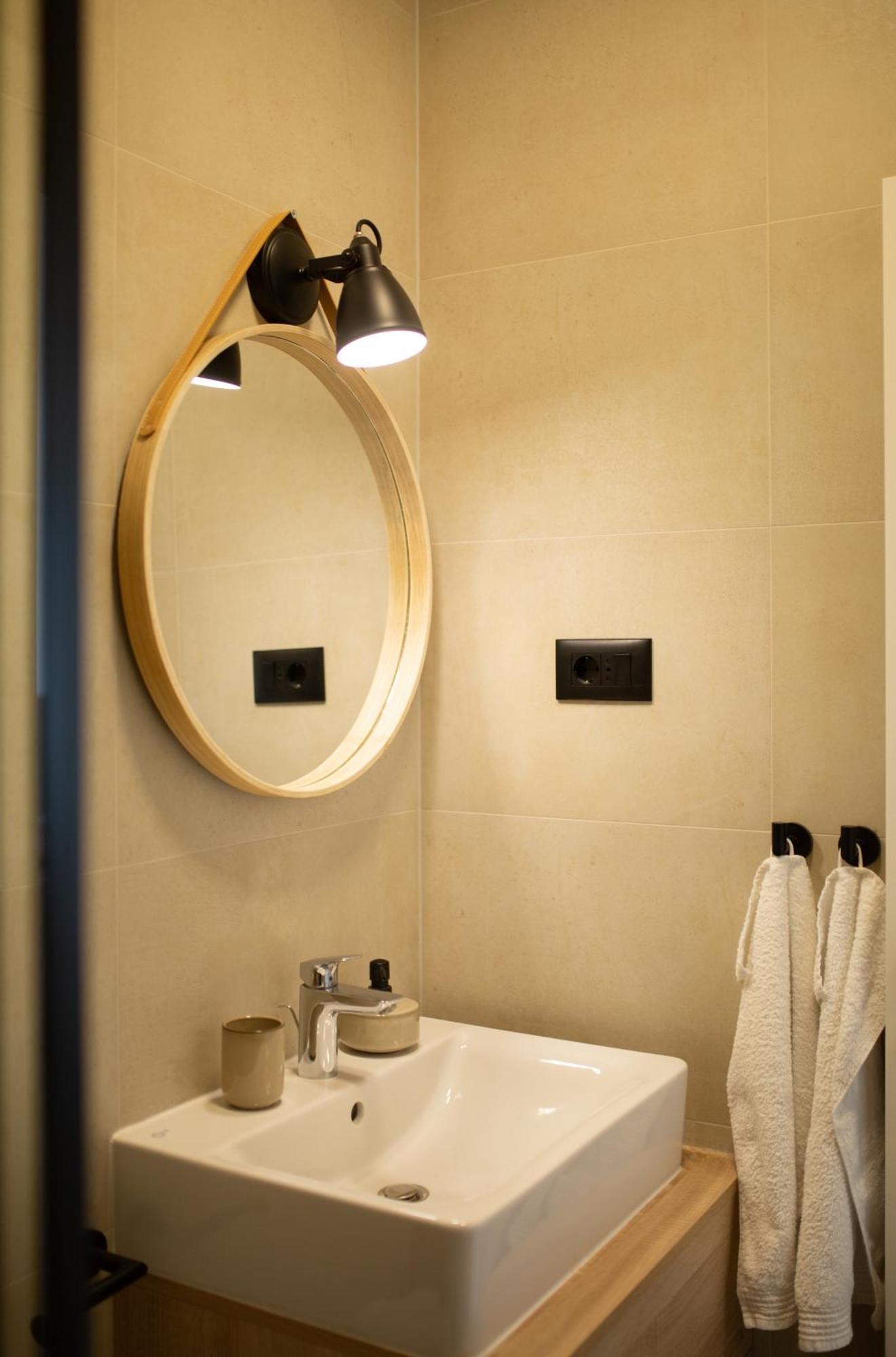 Seaside Elegance Suites Komiža Buitenkant foto
