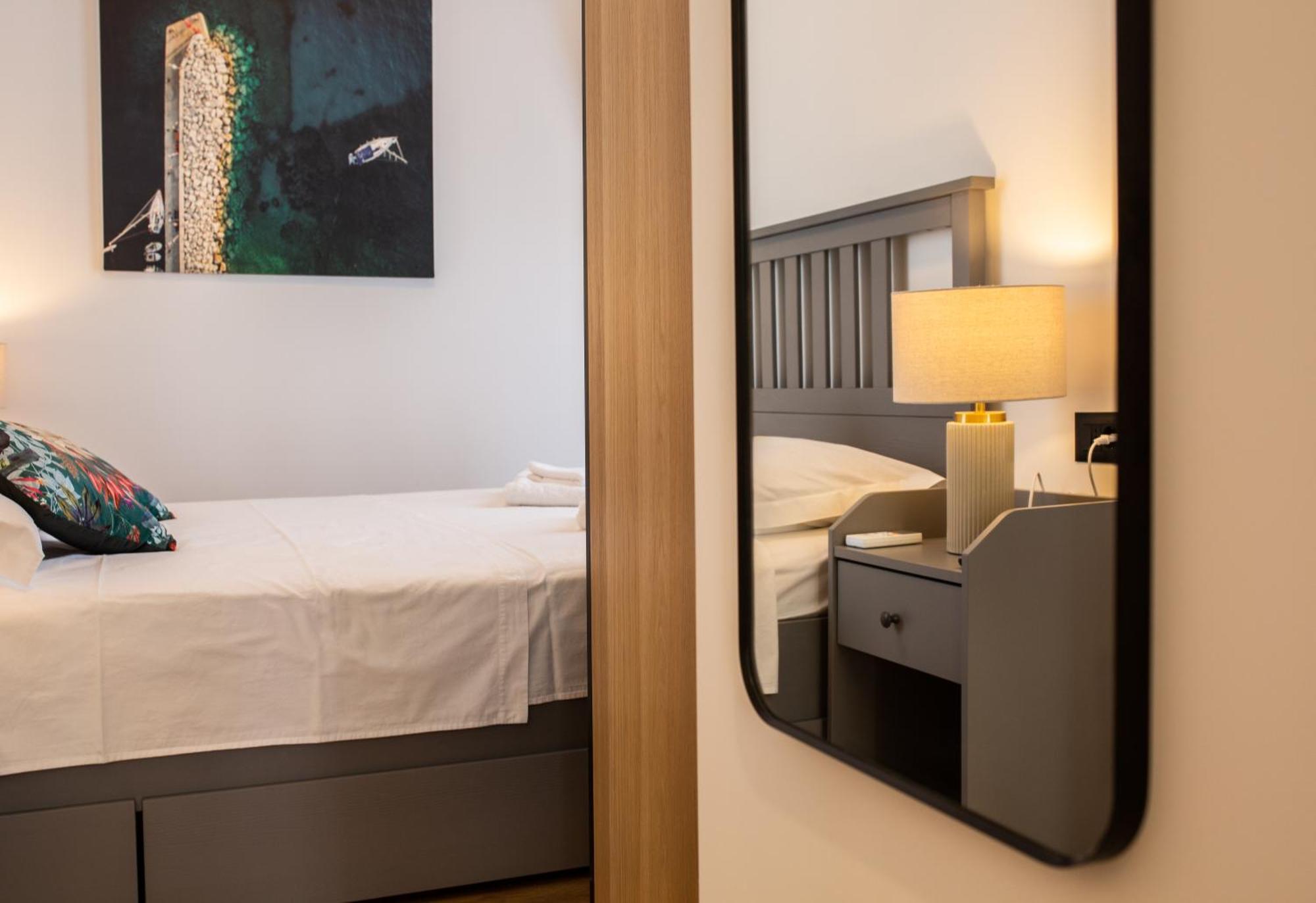 Seaside Elegance Suites Komiža Buitenkant foto